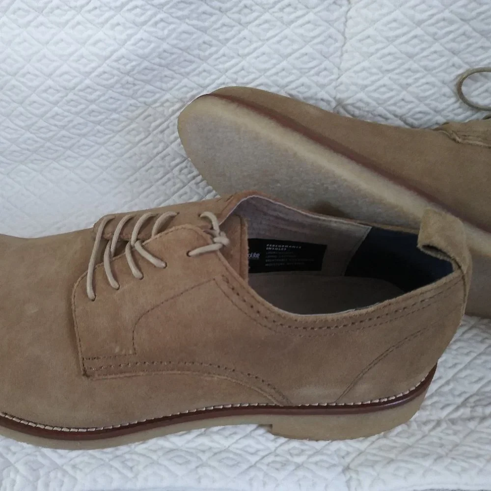 Banana Republic Dewitt Sand Suede Oxford